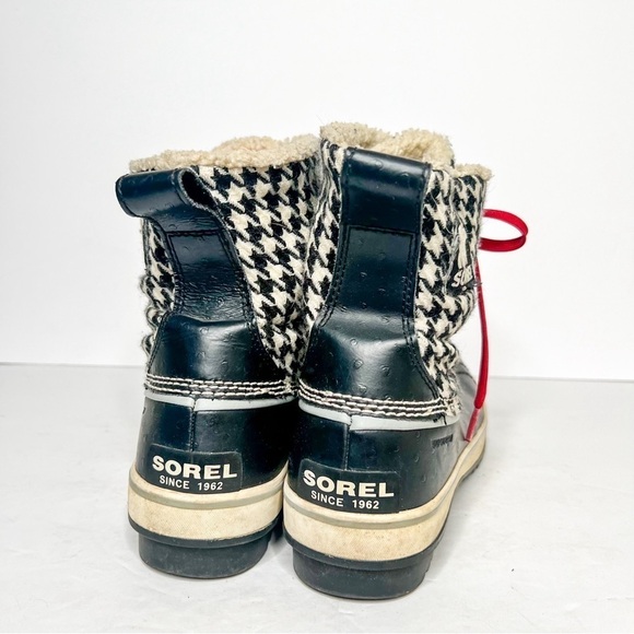 Sorel Tivoli Houndstooth Tweed Red White Black Snow Winter Boots Size 10 Women’s - Picture 3 of 5